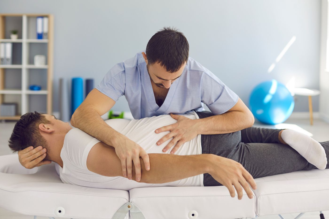 Chiropractor Images 1400x1400 - 3 Male Chiropractor adjusting a Male Patient