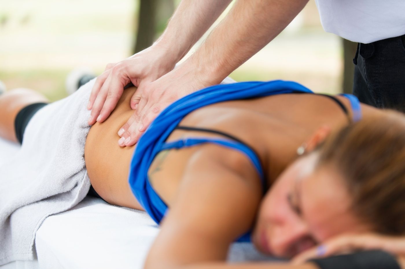 Chiropractor Images 1400x1400 - 4